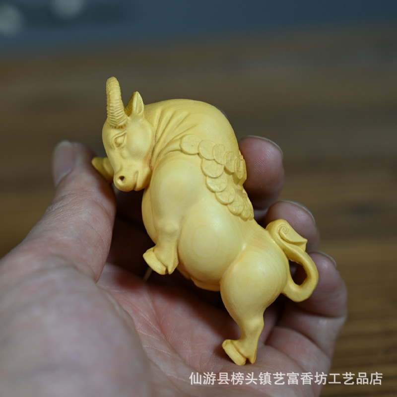黄杨木手把件斗牛木质动物小饰品牛转乾坤手工小物件木雕工艺品