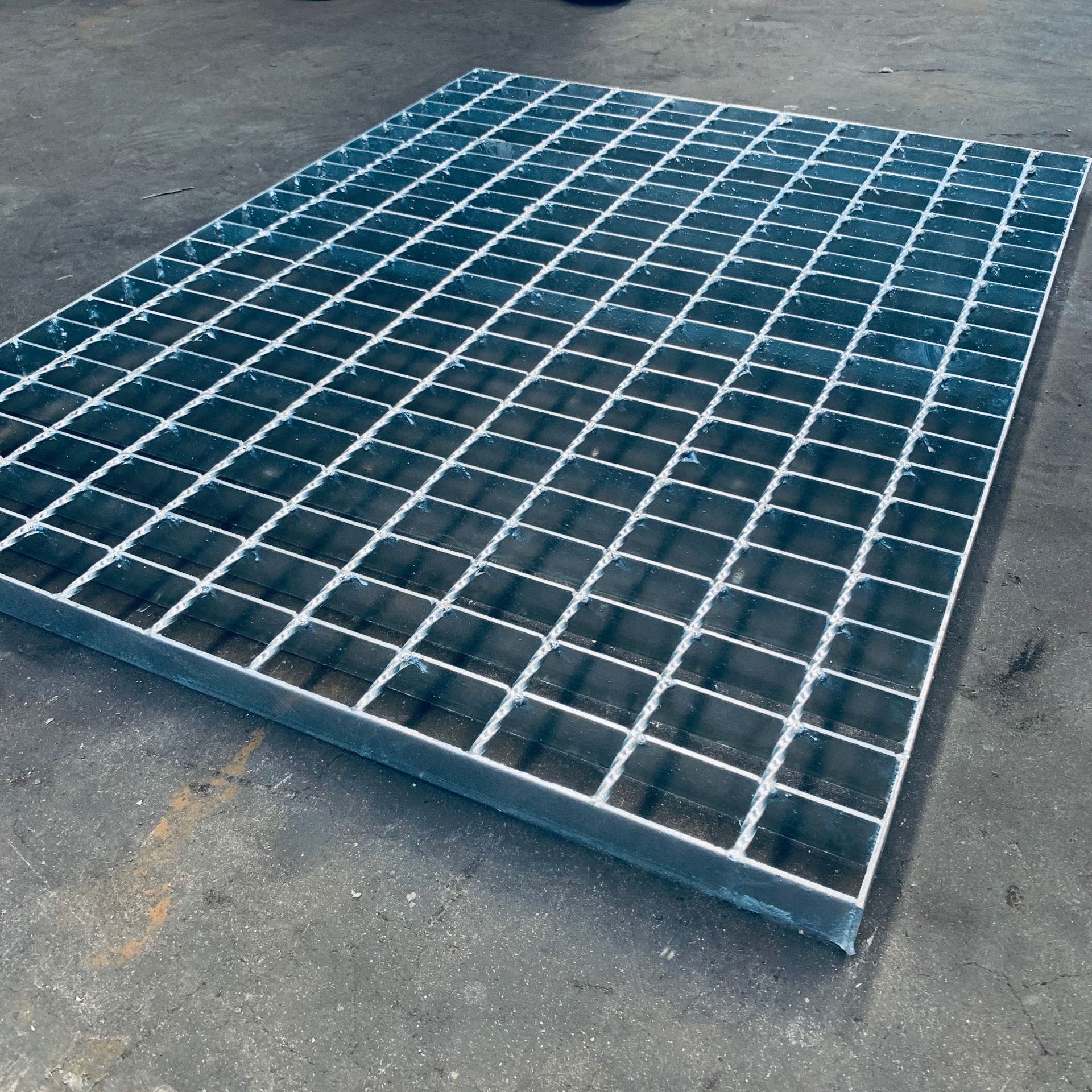 热镀锌钢格板楼梯踏步板不锈钢钢格栅地面网格井盖排水沟盖板篦子