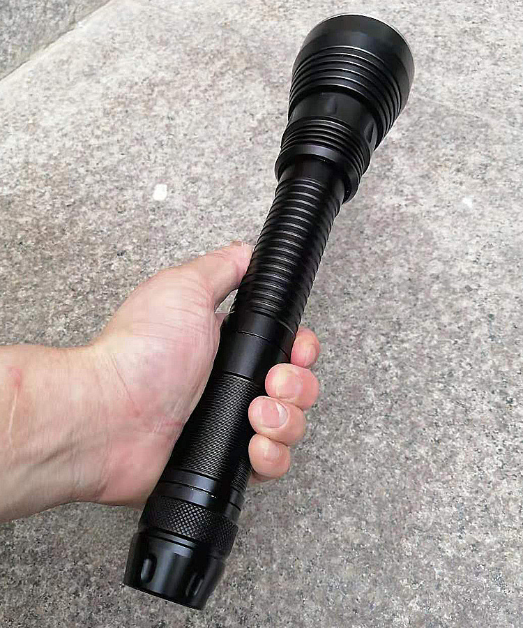 水陆两用防汛潜水26650*3锂电加长时间续航p70潜水手电筒厂家自销