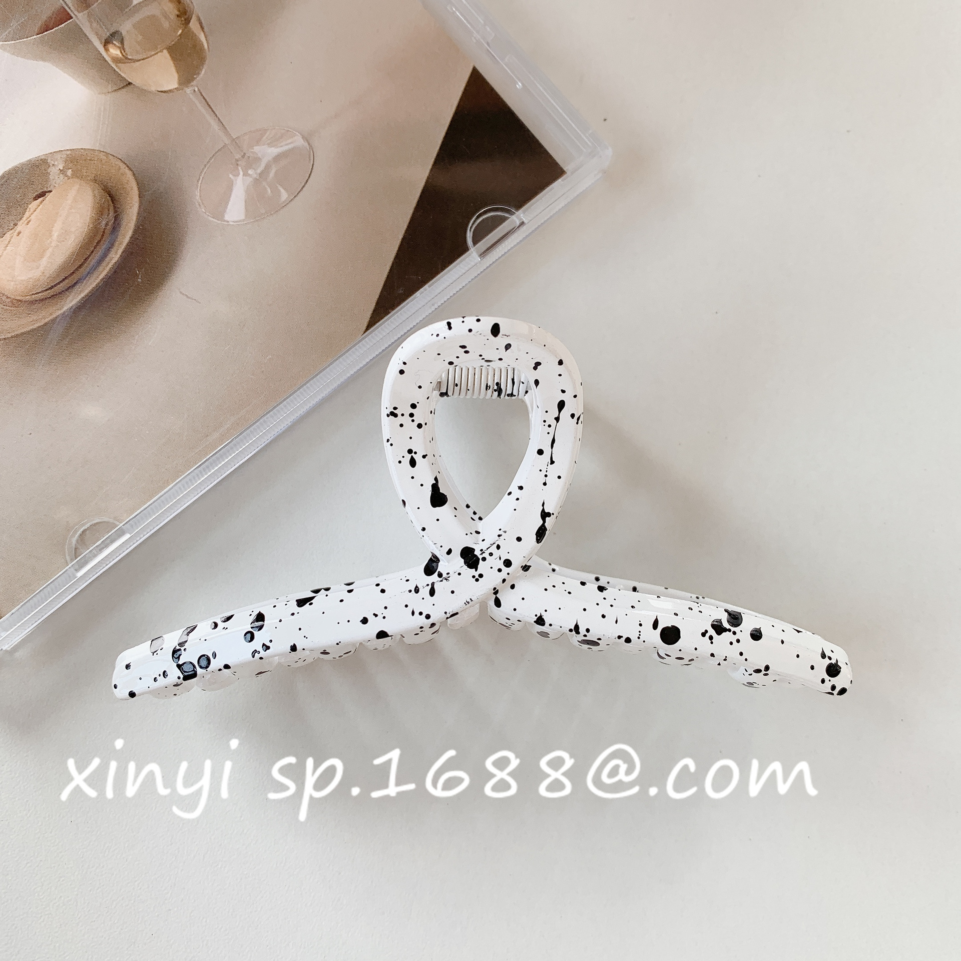 Yingmin Accessory Black and White Cows Pattern Grip Back Head Barrettes Scratch Shark Clip Splash Ink Simple Style Headdress Clip Hair Accessories