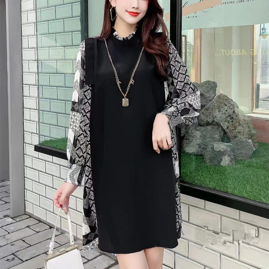 高端女装连衣裙女2022春装新款黑色针织拼接显瘦欧货a字裙配项链