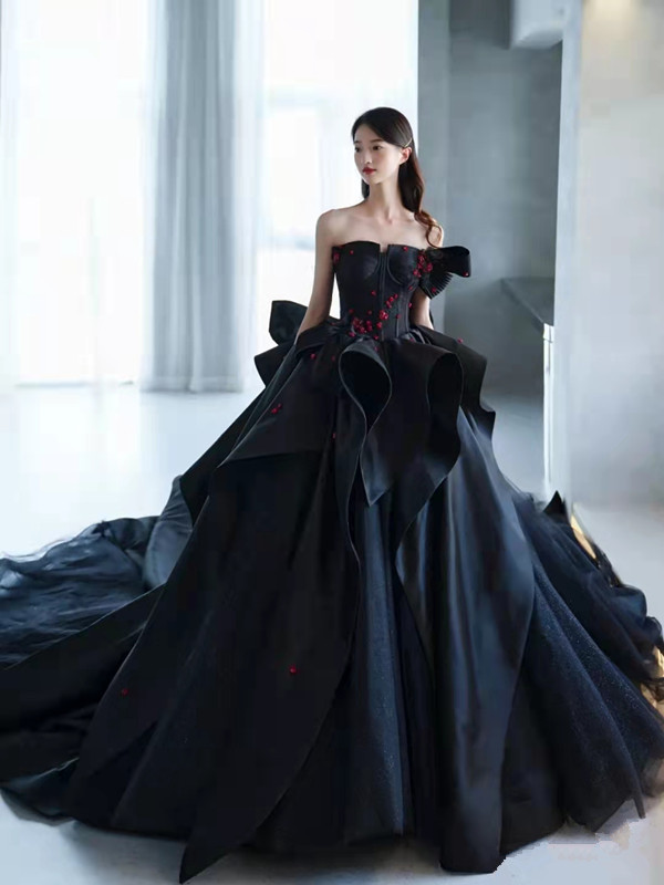 夜空秋冬新款抹胸缎面黑色婚纱复古奢华新娘主婚纱高腰显瘦长拖尾