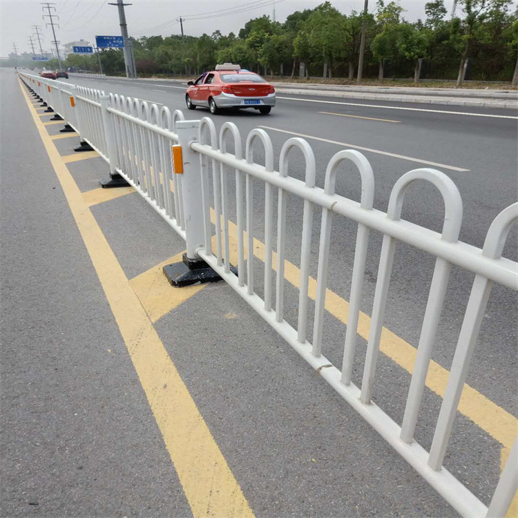 京式护栏市政马路交通防护栏道路中间隔离栏路边围栏u型栅栏青岛-阿里