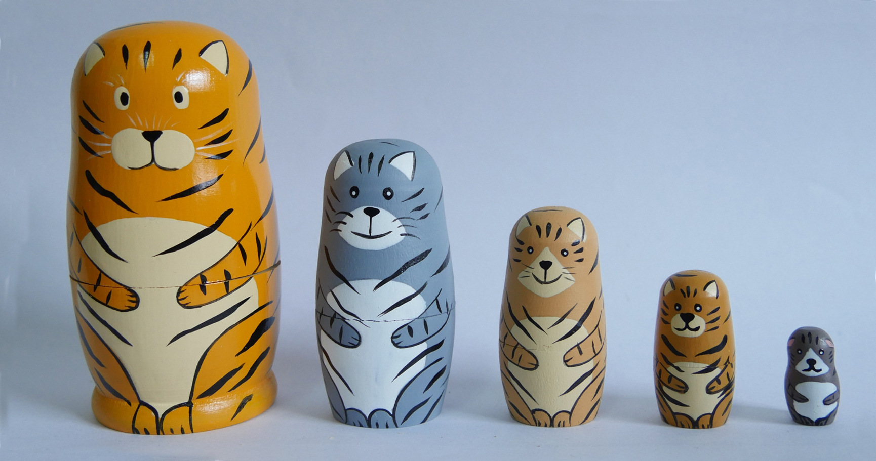 厂家批发木制工艺品俄罗斯套娃动物卡通五层套娃手工绘制儿童玩具