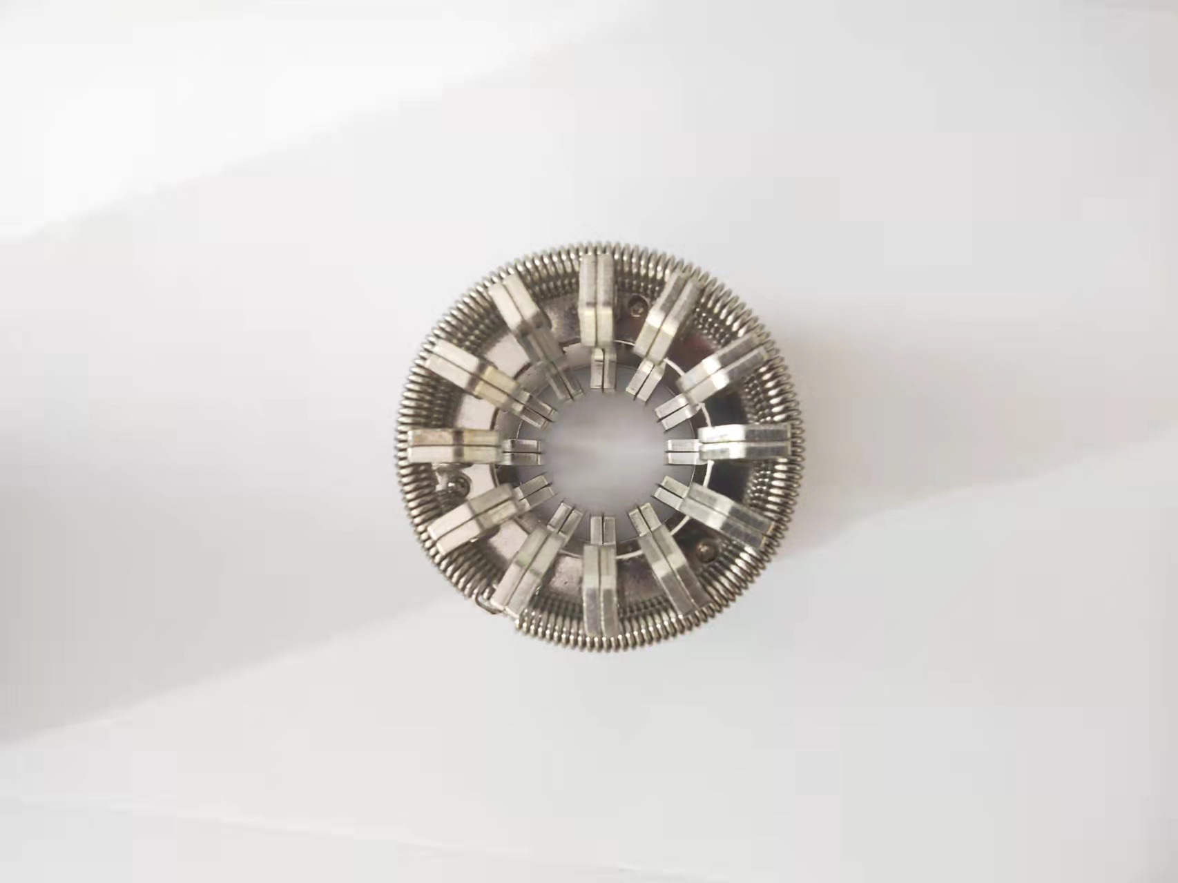 坤溥电气手车式梅花动触头紫铜镀银弹簧捆绑式设计真空断路器触头