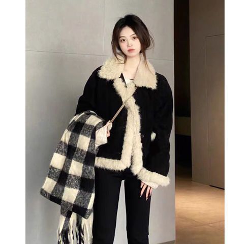 黑色羊羔毛绒厚外套女小众洋气设计秋冬短款保暖减龄学生棉服上衣