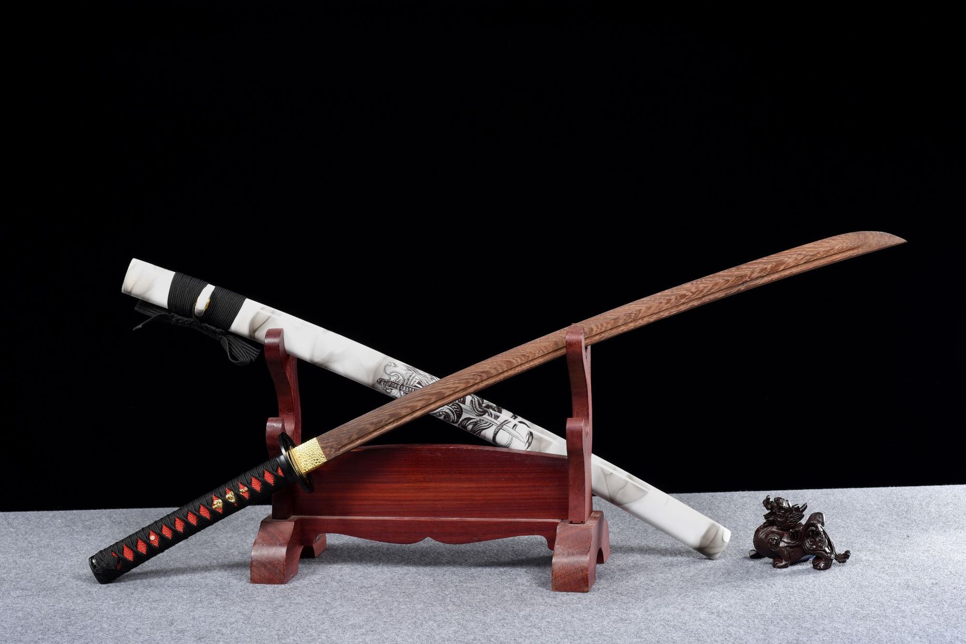 龙泉市刀剑花梨木动漫日本剑一体传统冷兵器影视刀cos长剑未开刃