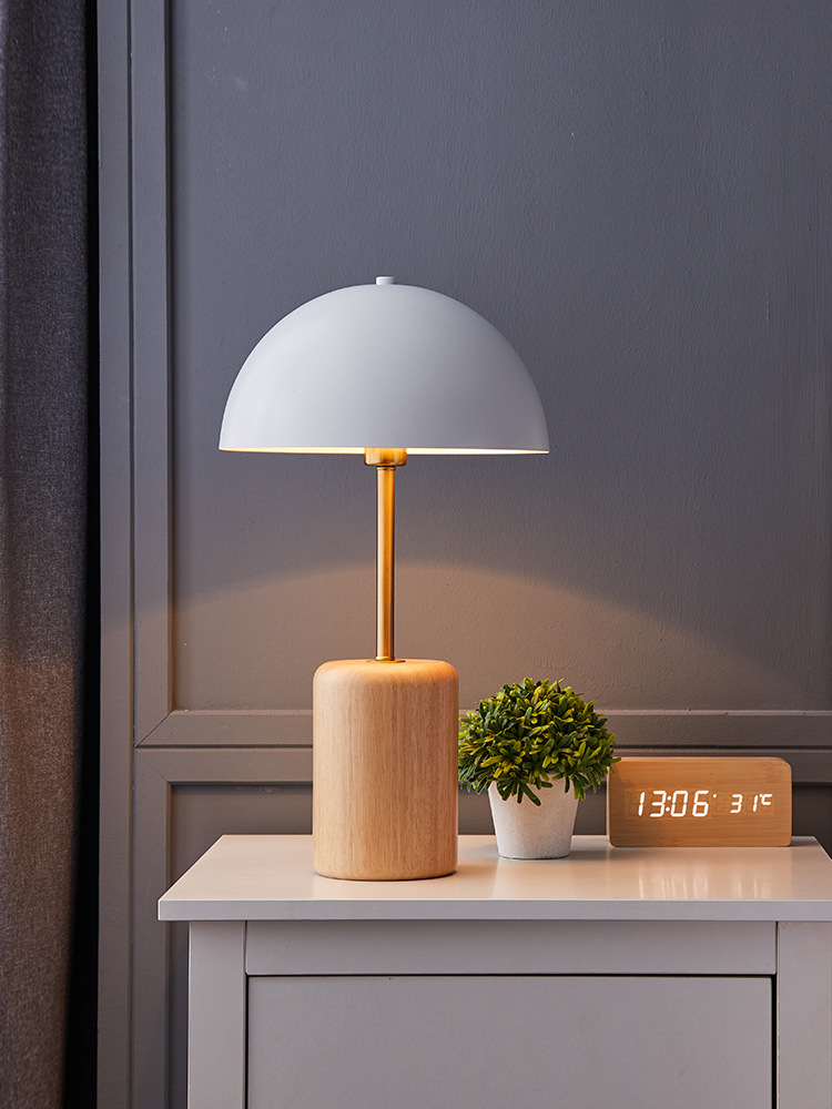 北欧ins卧室床头台灯简约现代创意个性轻奢复古日式实木触摸台灯