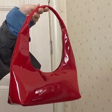 韩国小众设计师复古亮面红色月牙包2022春季新款单肩包女手提包包