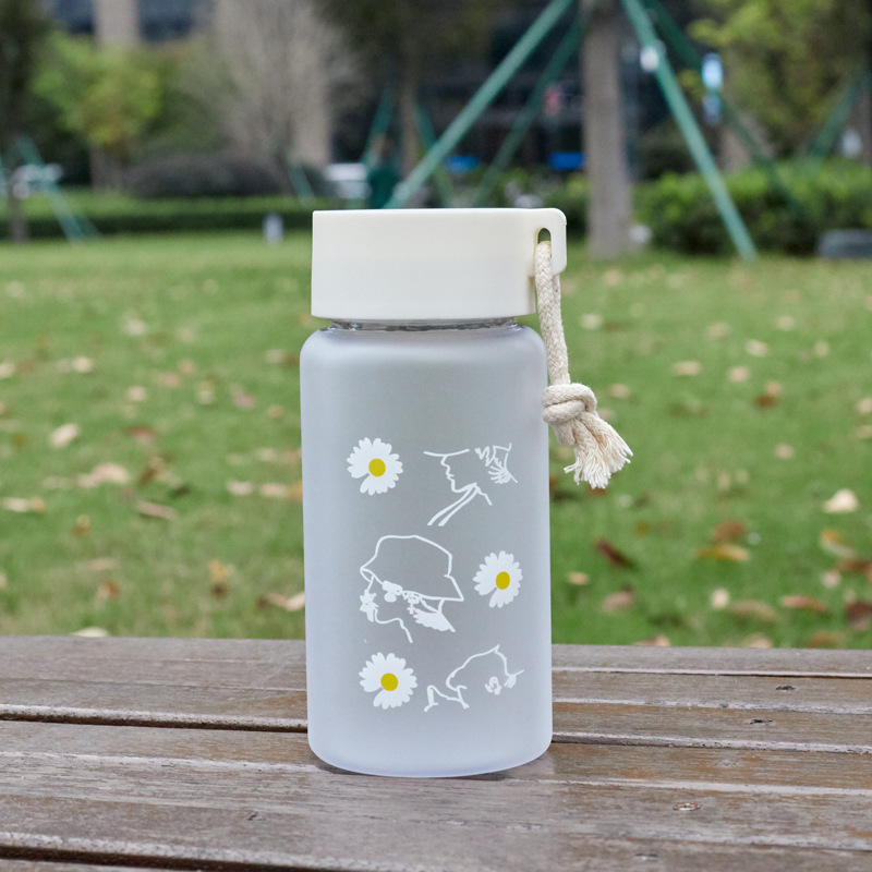New Little Daisy Printing Frosted Plastic Cup Large Capacity Portable and Cute Hand-Held Water Cup Good-looking Tumbler