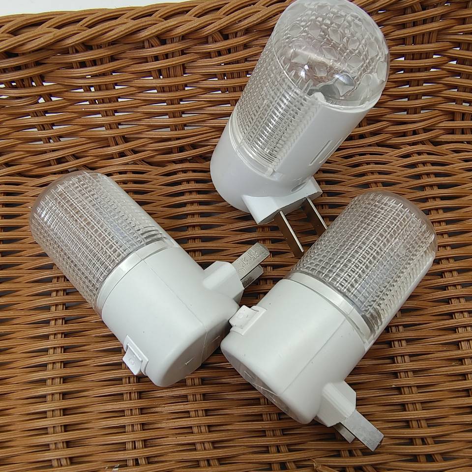 新款3瓦小夜灯插电led节能灯室内照明灯具小灯泡壁灯一元两元百货