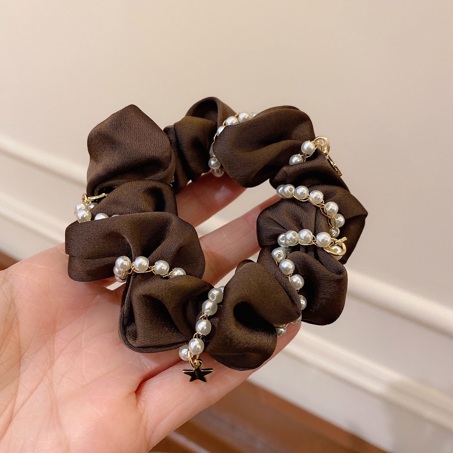 韩国东大门珍珠缠绕缎面发圈高级感蝴蝶结发绳精致扎头发大肠发圈