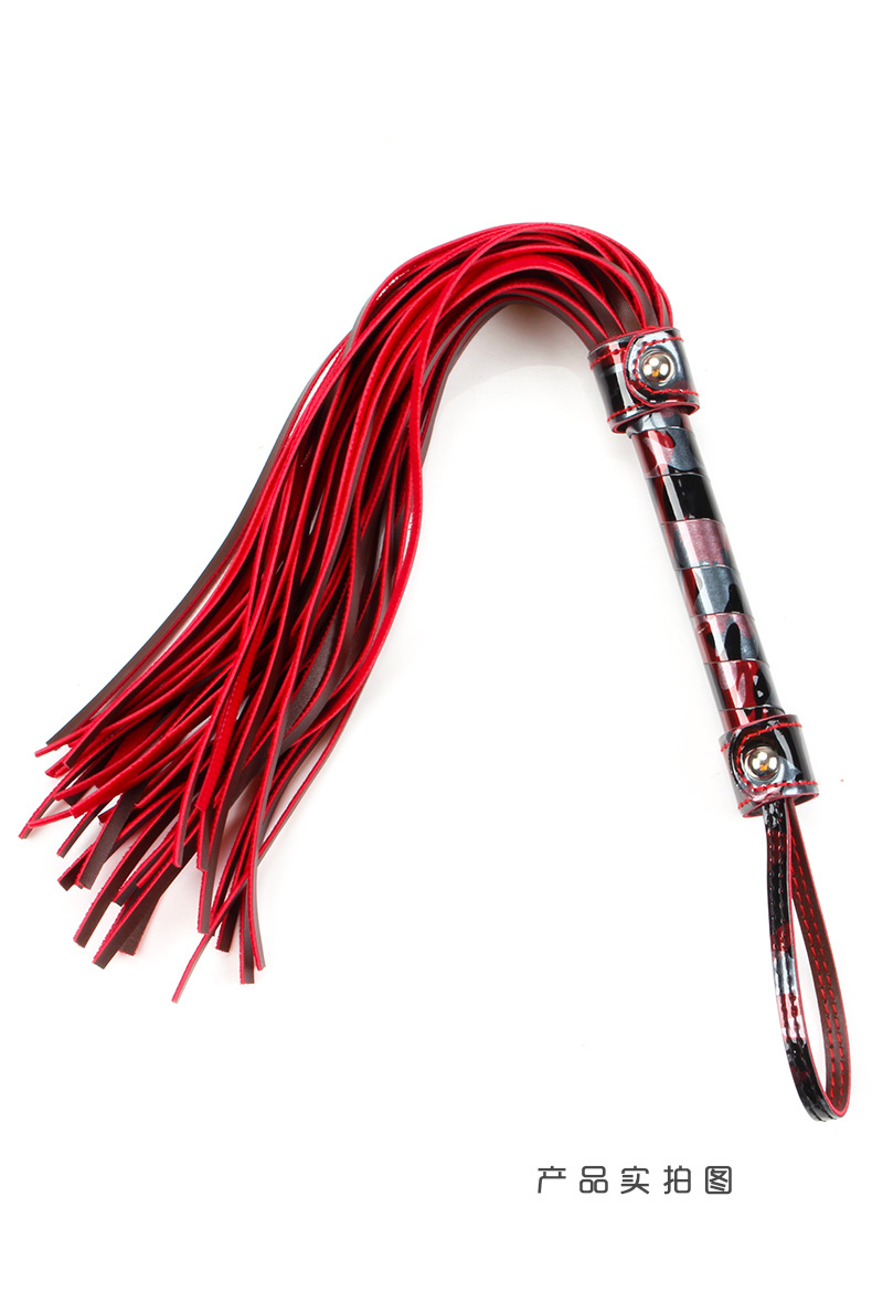 成人情趣用品迷彩棕红皮鞭情调教鞭女用自慰高潮情趣用品 sm鞭子