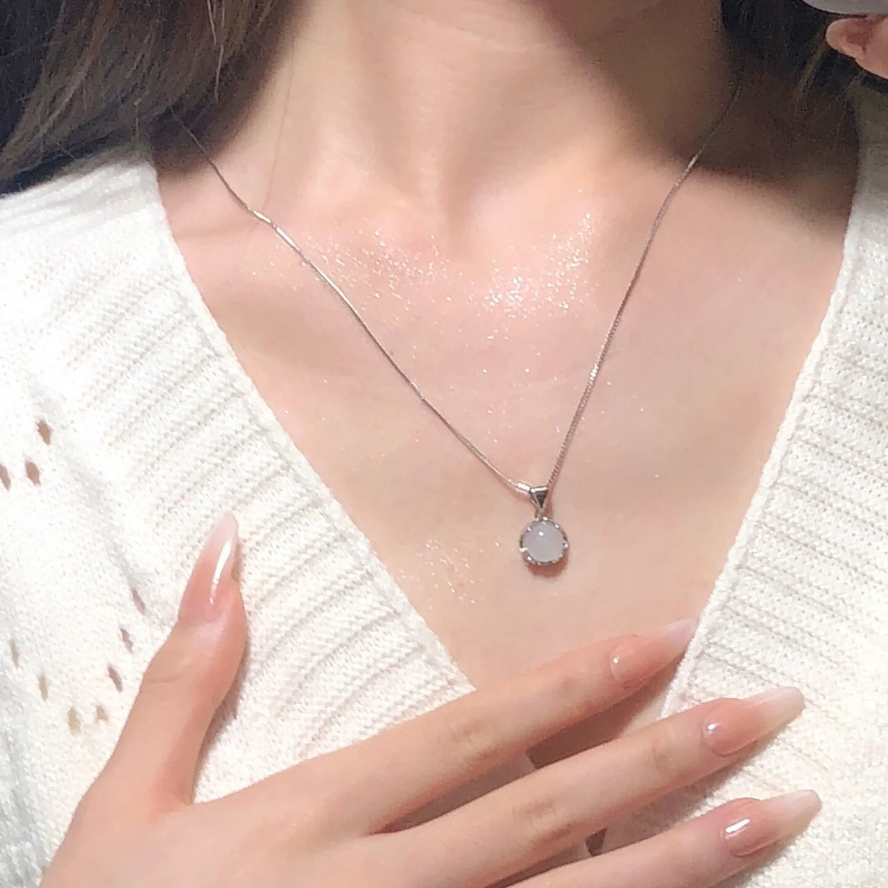 2022 New Necklace White Chalcedony Light Luxury Minority Design High-Grade Gentle Fairy Clavicle Chain Female Ins Student