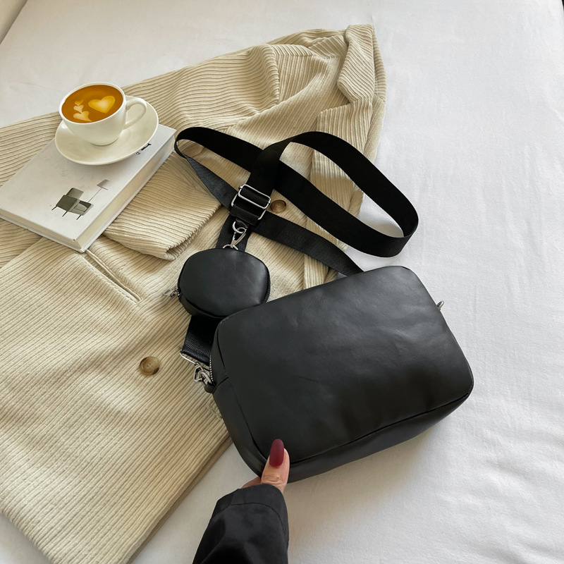 Korean Style Fashion Pouches Women's 2022 New Winter Diamond Small Bag Versatile Simple Messenger Bag with Coin Purse