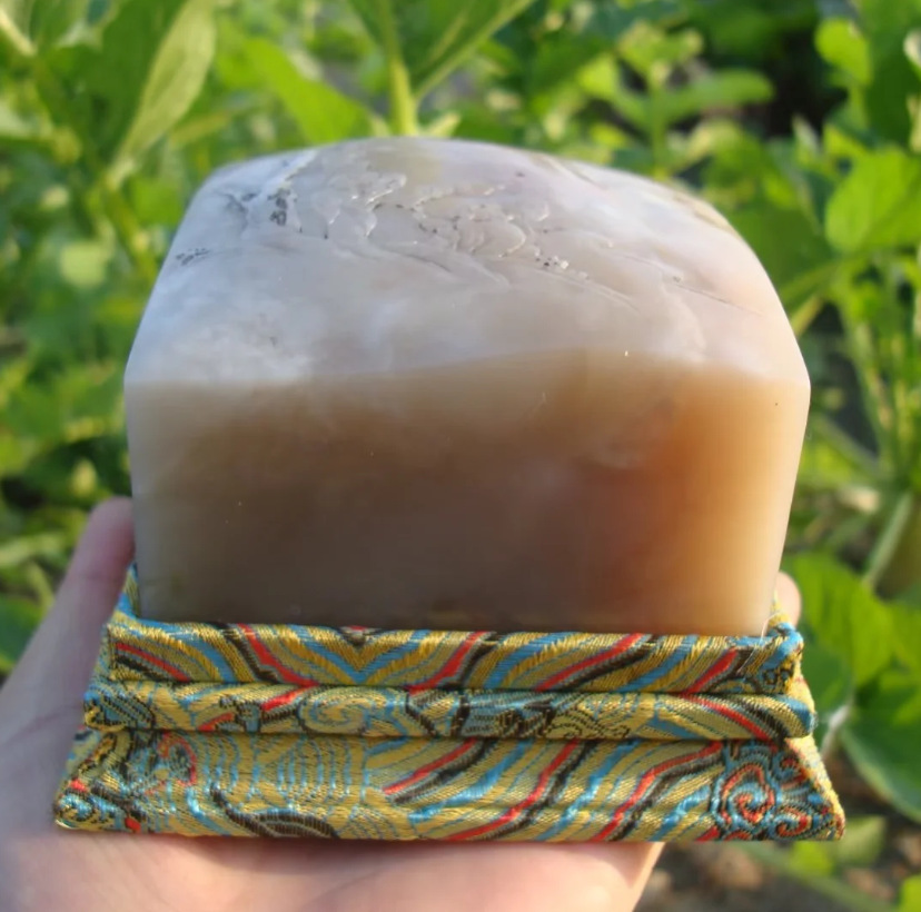 寿山石老挝牛角冻薄意大章7.8*7.8*4.