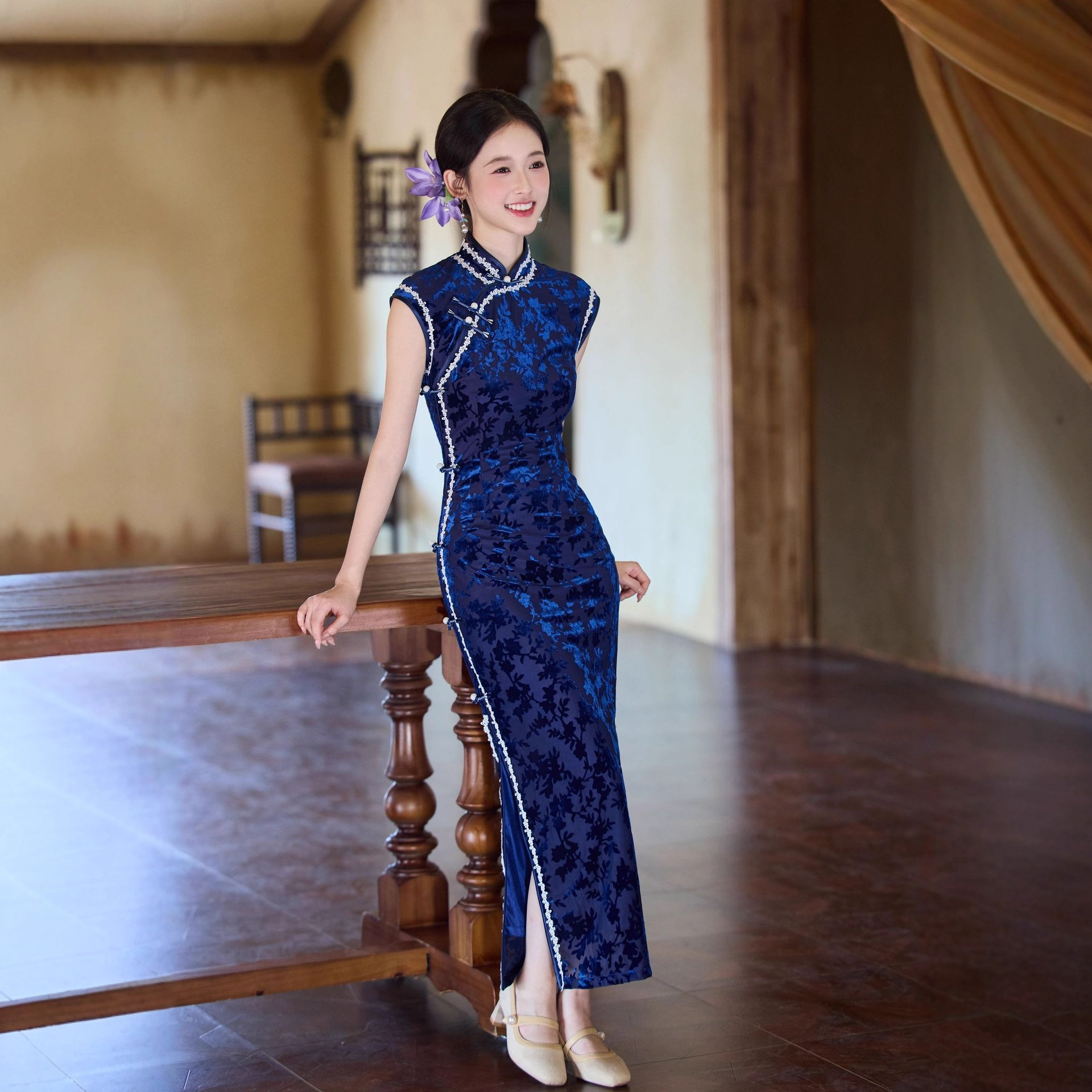 新中式年轻款蓝色无袖旗袍2025年夏季新款日常改良高端修身女旗袍