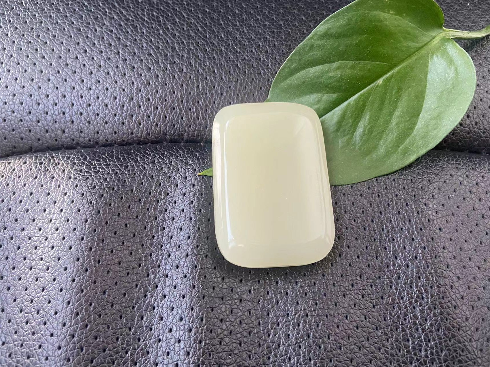 批发阿富汗玉面包牌男女款阿富汗青白玉平安无事牌项链白玉牌子