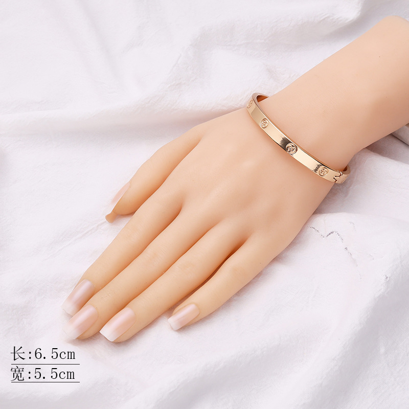 Factory Direct Sales Korean Style Europe and America Cross Border Hot Selling Foreign Trade Simple All-Match Online Red Light Face Fu Character Open-Ended Bracelet