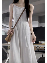 小清纯温柔风白色连衣裙女夏季新款法式设计感V领肌理感仙女裙子