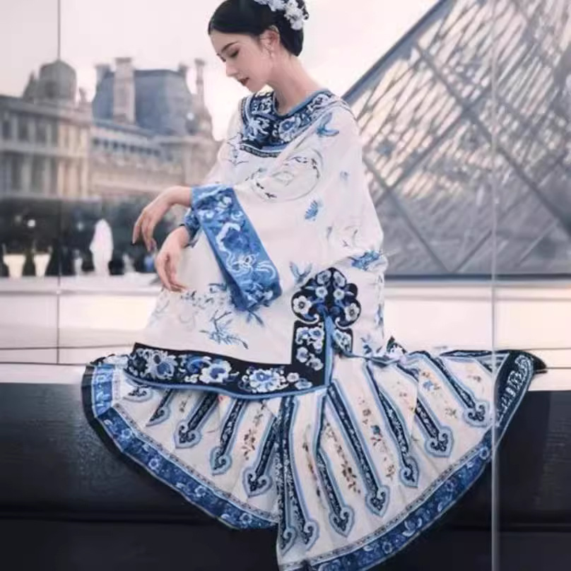 现货格格旗装清朝服装晚清汉服女青花瓷印花上衣马面裙套装新款秋