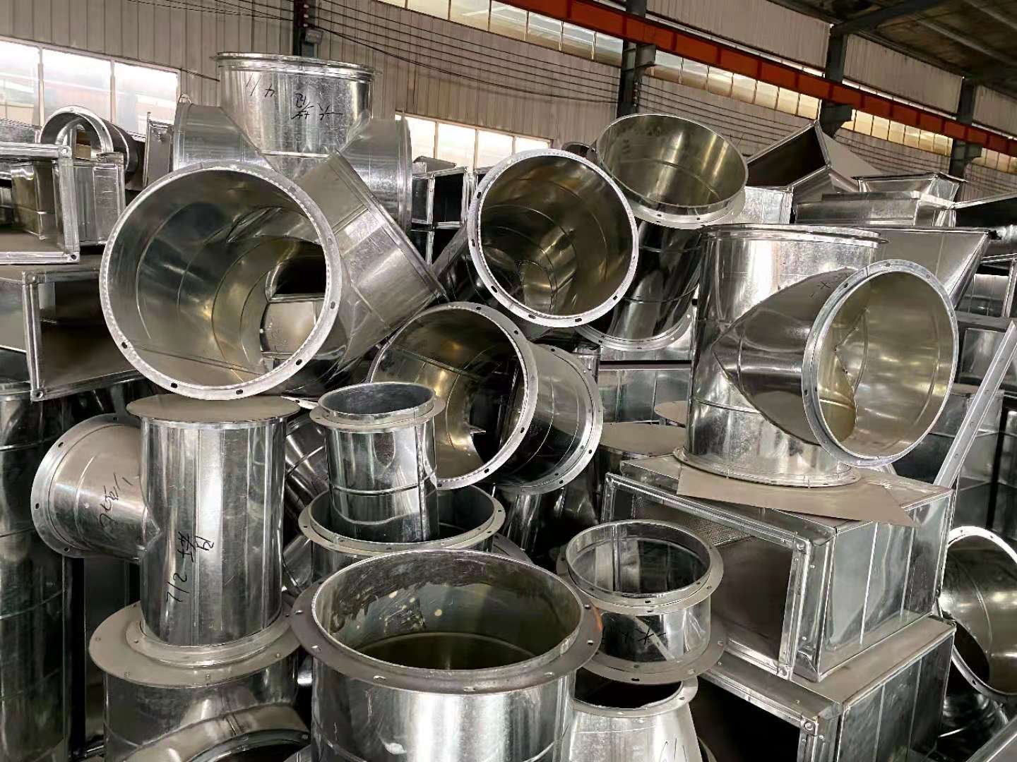 车库通风排烟管道 排油烟不锈钢风管 角铁法兰排烟管 送排风管道