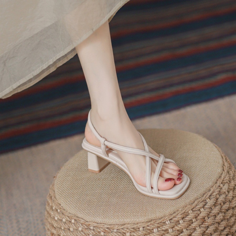 法式高级感露趾凉鞋女2024夏新款气质粗跟交叉绑带时尚百搭罗马鞋