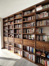 老榆木全实木书架墙 松木原木落地书架墙 靠墙满墙书架