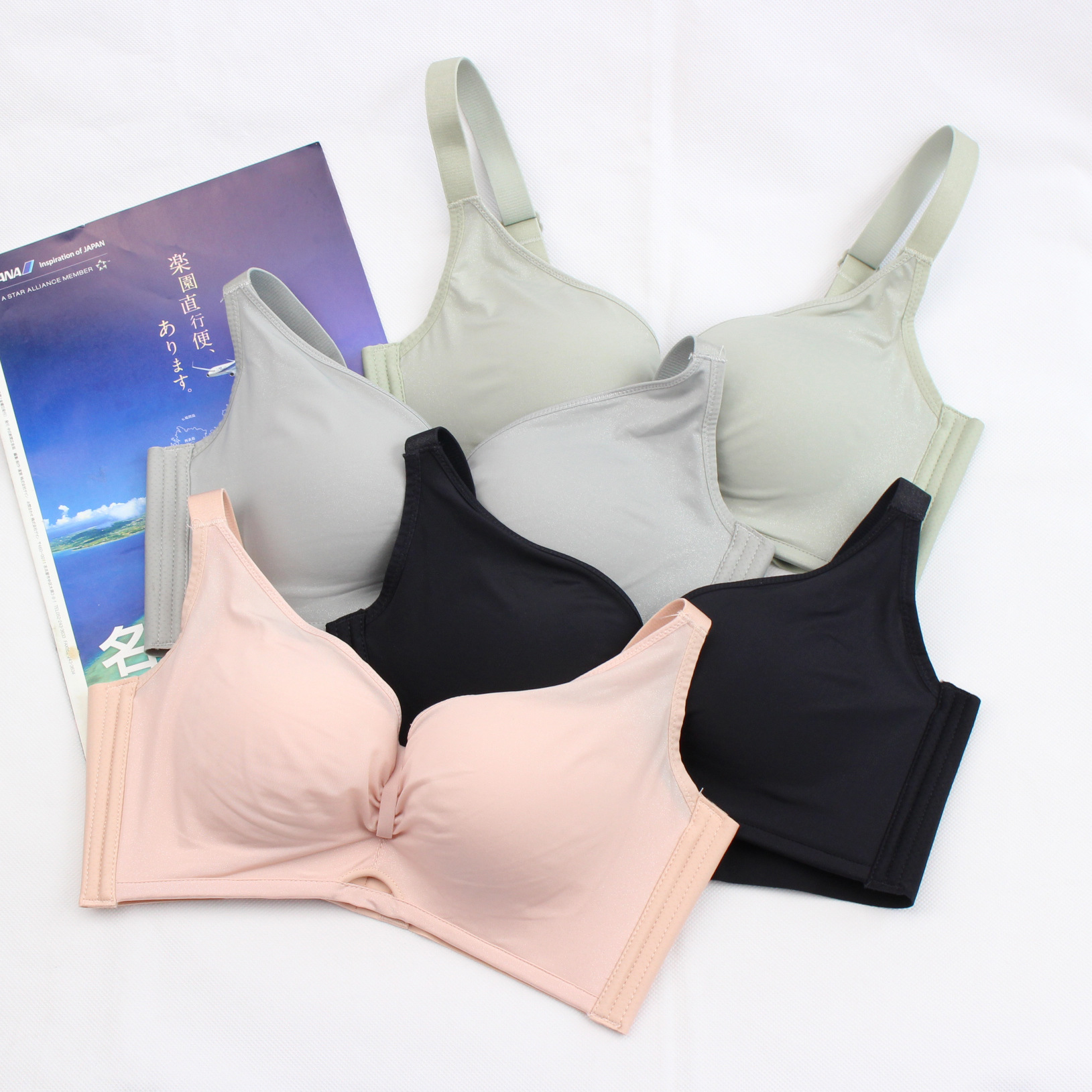 曼琪莹光面文胸无磁丝滑杯上薄下厚任意裁小胸舒适透气桃花季内衣