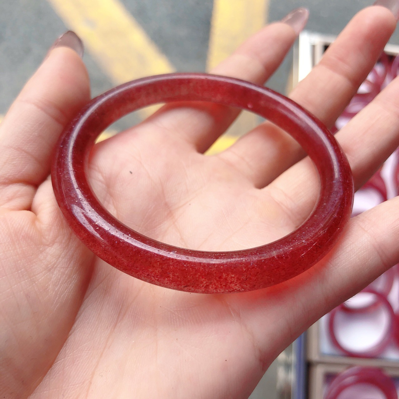 水晶手镯天然水晶手镯女冰种鸽血红草莓水晶手镯细天然草莓晶手镯