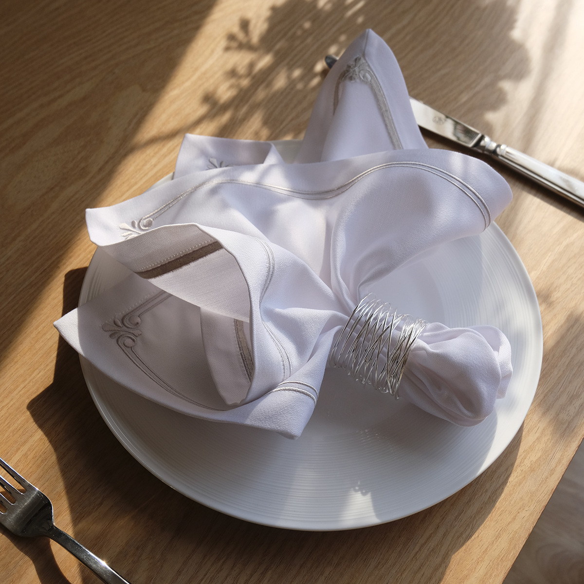 定制高档绣花段框餐厅样板间棉麻口布折花酒店西餐巾布艺餐布餐垫