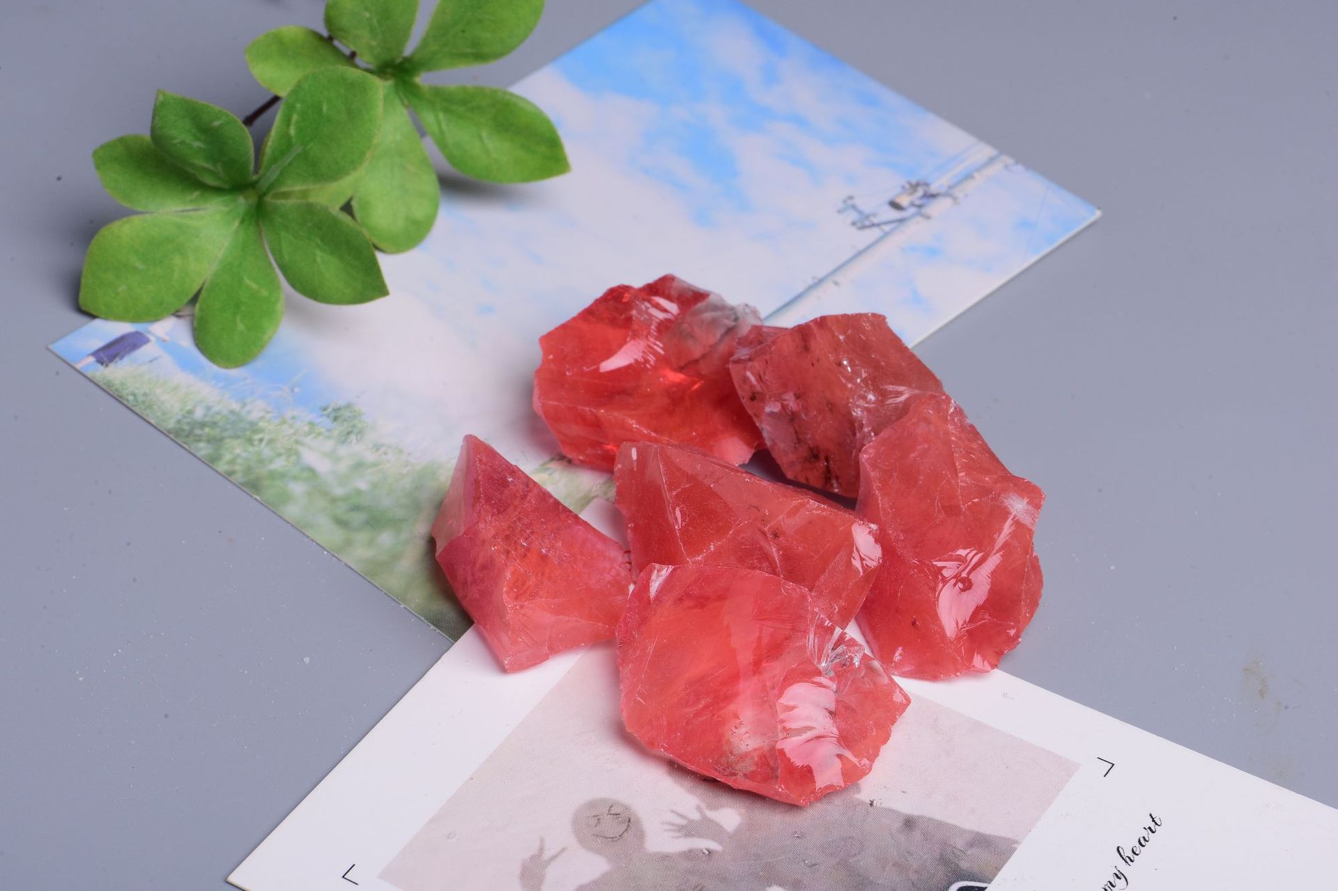 红水晶原石 清透西瓜红熔炼 原石碎石水晶扩香石 香薰石批发