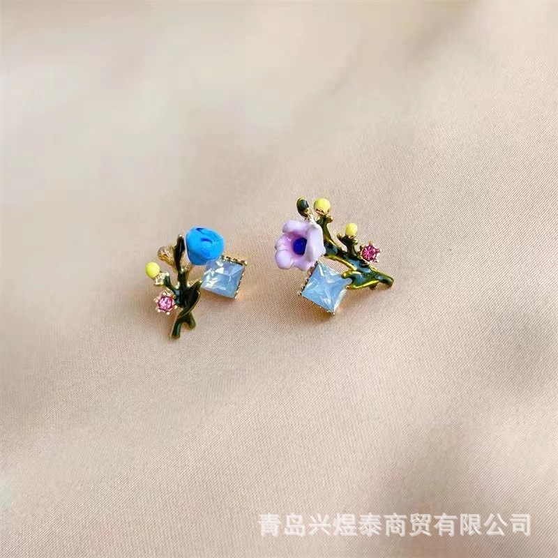 French Retro Asymmetric Enamel Flower Stud Earrings Artistic Sense Painted Berry Earrings Flowers Zircon Sweet Earrings