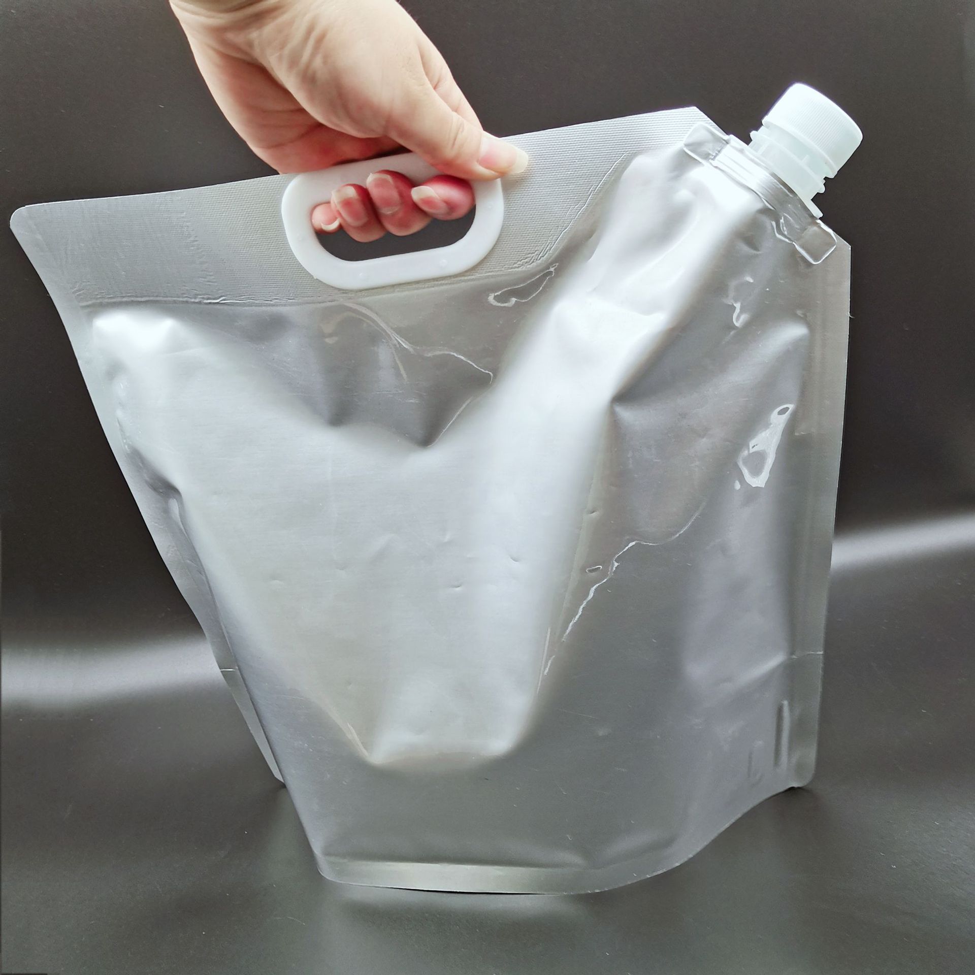 厂家供应5l户外便捷式折叠铝箔水袋 大口径手提饮用水自立吸嘴袋