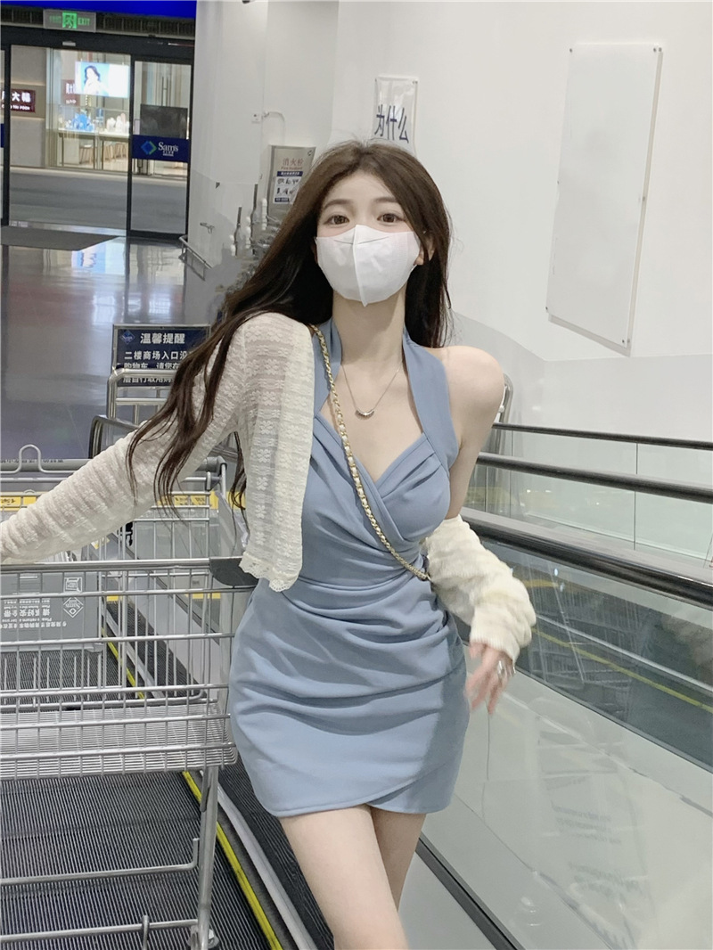 辣妹挂脖吊带连衣裙女夏季纯欲风v领露背气质收腰性感包臀短裙子