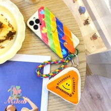 微笑彩虹涂鸦适用iPhone15promax手机壳12手提包11苹果13斜跨14软