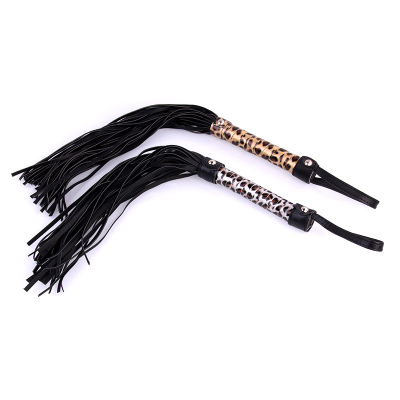 情趣用品豹纹皮革鞭 另类玩具床上情趣夫妻性生活打屁股sm鞭子