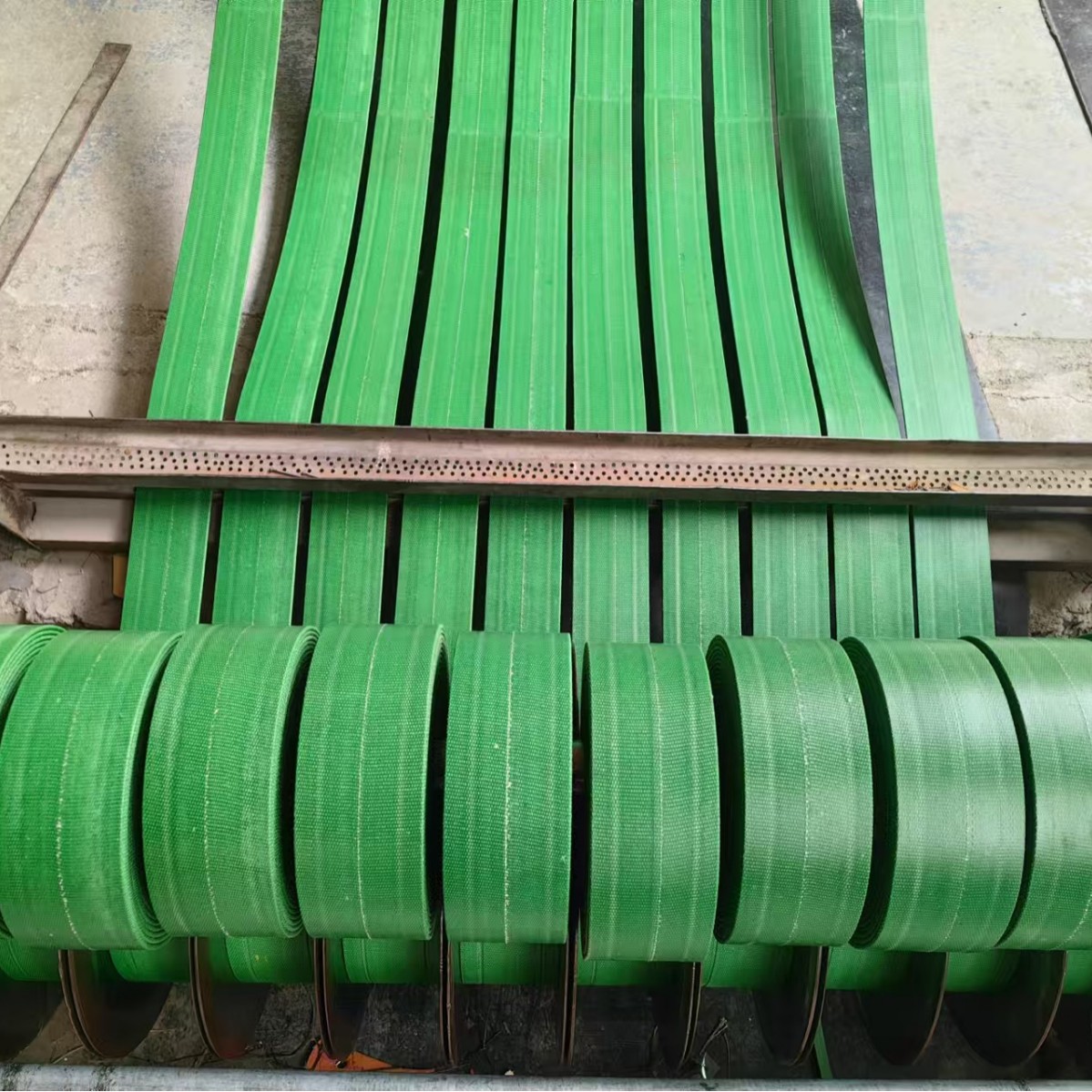 厂家直售高品质传送提升带平皮带工业绿色帆布玻璃吊带