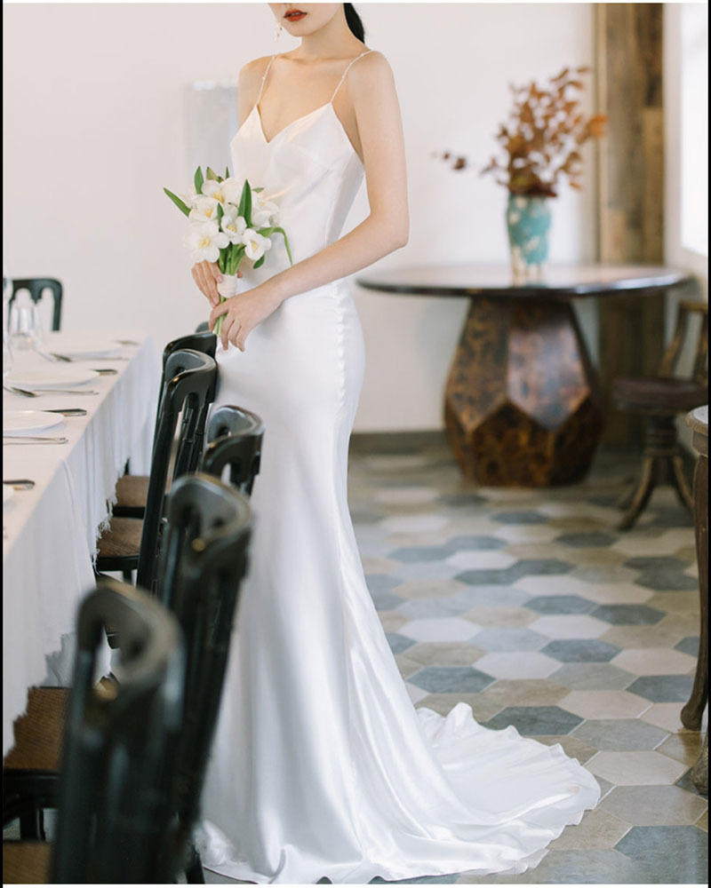 新娘旅拍缎面轻婚纱修身时尚气质露背性感鱼尾吊带拖尾礼服白户外