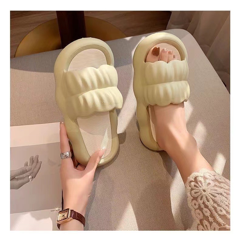 Summer Internet Celebrity New Slippers Women's Petal Korean-Style Sandals Ins Lightweight Non-Slip Wear-Resistant Platform Slip-on Shoes