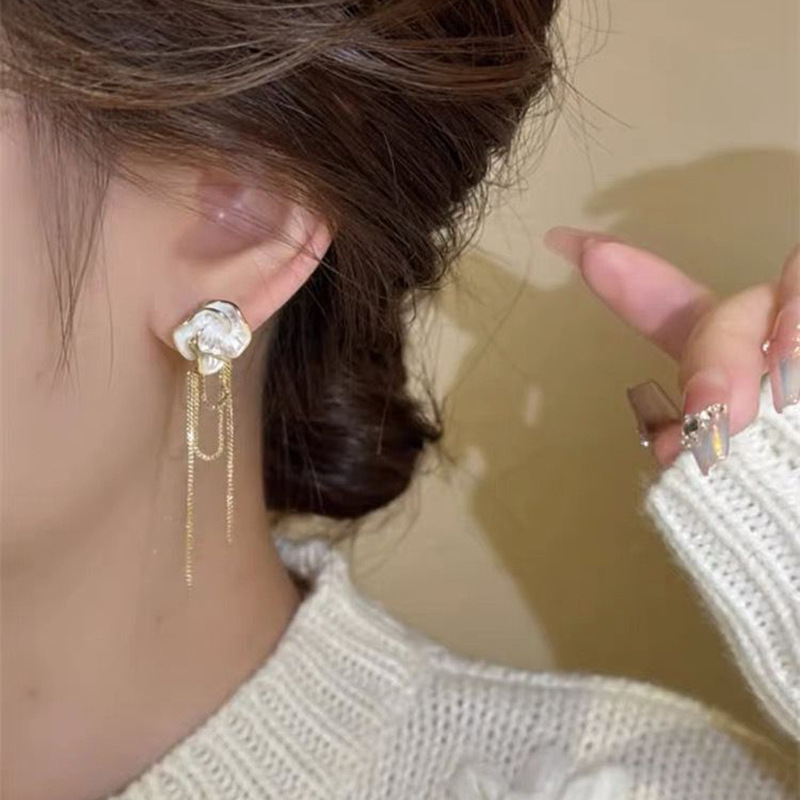 Silver Needle French Retro Flower Tassel Earrings Fashion Ear Studs Sweet All-Matching High-Grade Earrings Wholesale for Women