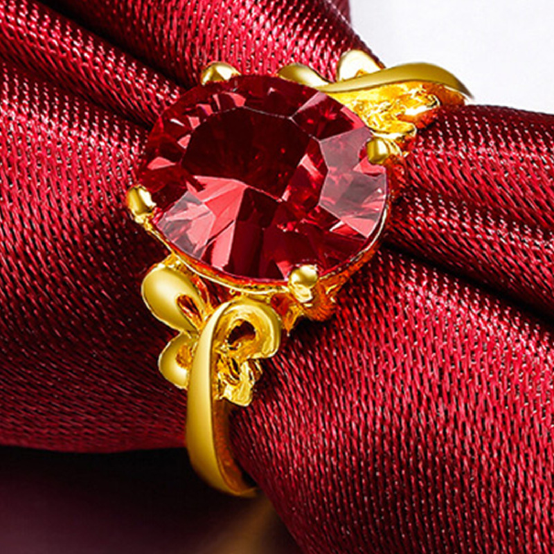 以手执心戒指女情定终生红宝石红锆石钻戒石榴石求婚定婚结婚戒指