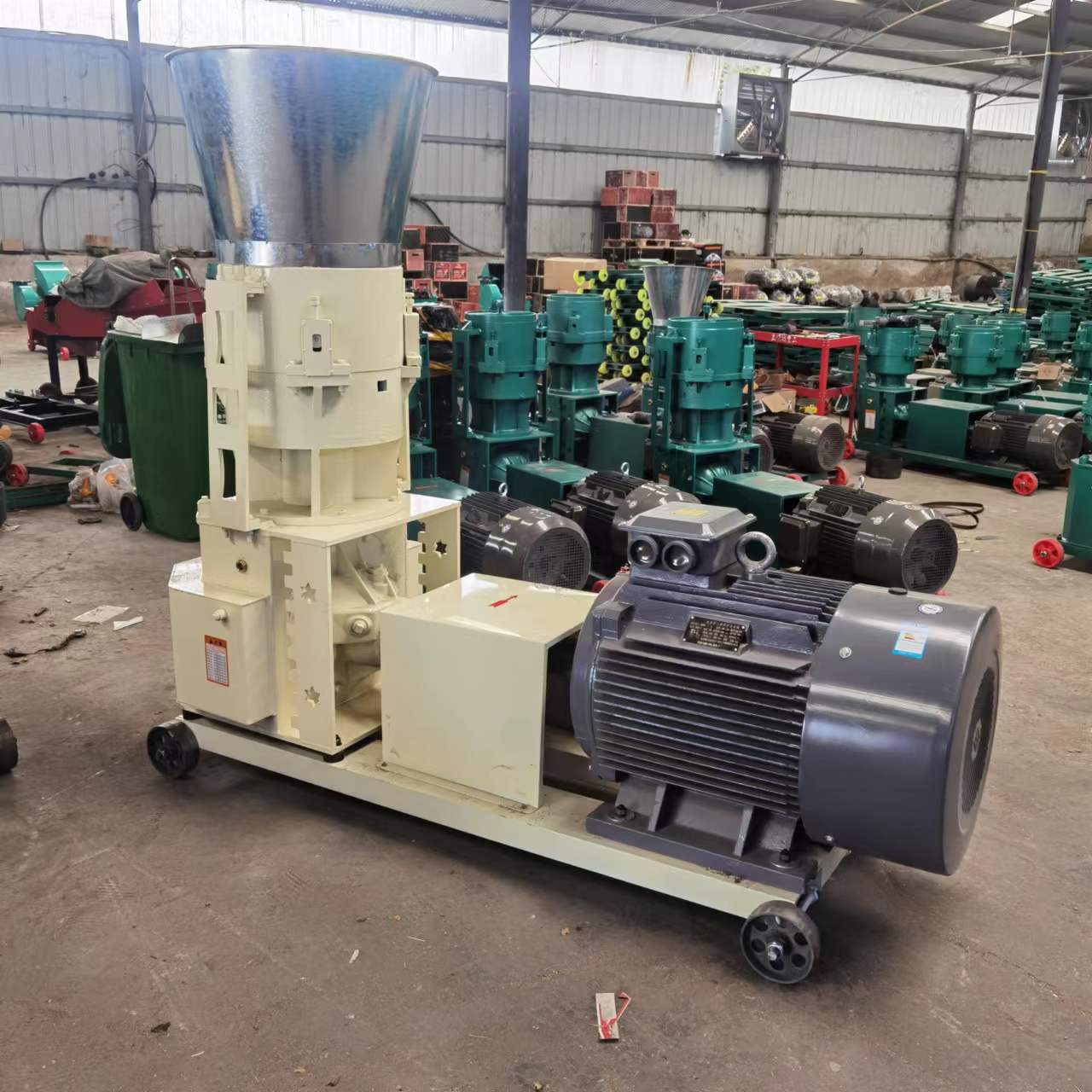 小型家用饲料颗粒机 牛羊饲料秸秆谷物造粒养殖鸡鸭鹅饲料颗粒机