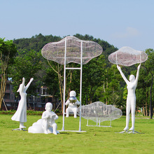 大型铁艺不锈钢镂空云朵摆件玻璃钢人物雕塑户外草坪园林景观装饰