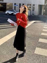 今年流行漂亮套装连衣裙女秋冬2023新款红色毛衣黑色针织裙两件套