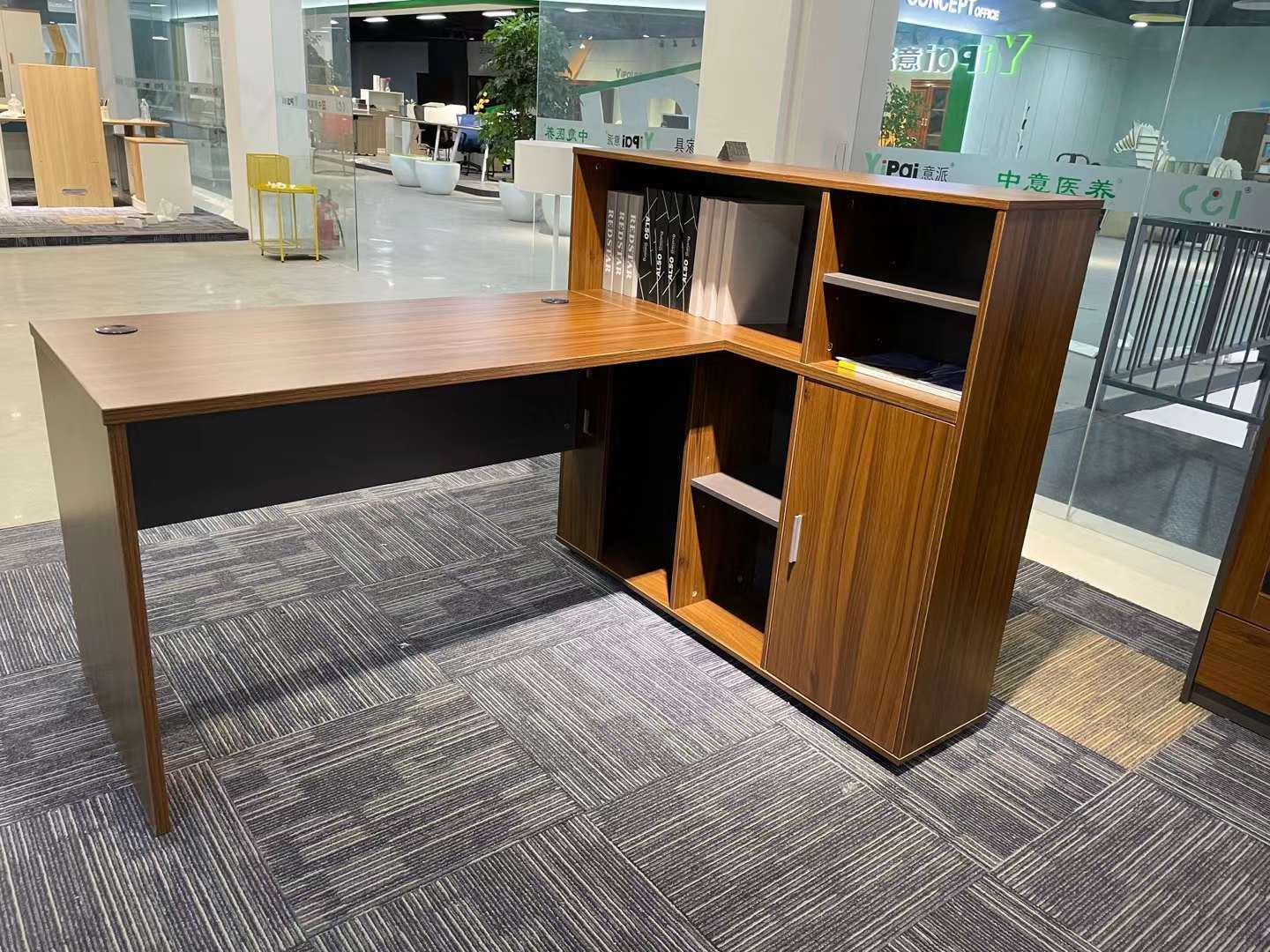 职员办公桌 办公室板式2/4/6位简约屏风工位财务桌椅组合尺寸定做