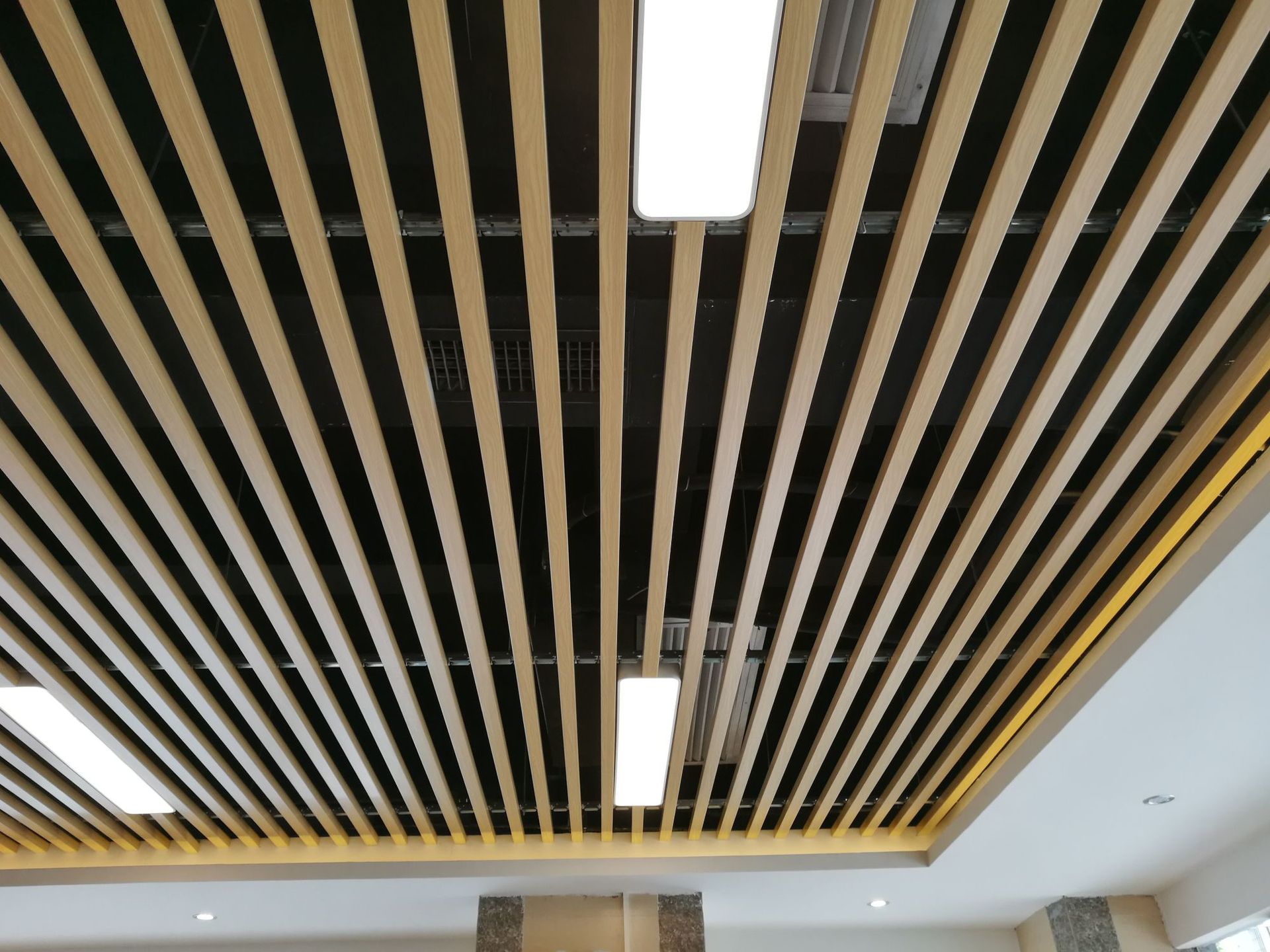 厂家定制u槽铝通天花室内装饰金属长条板高铁站吊顶热转印铝方通