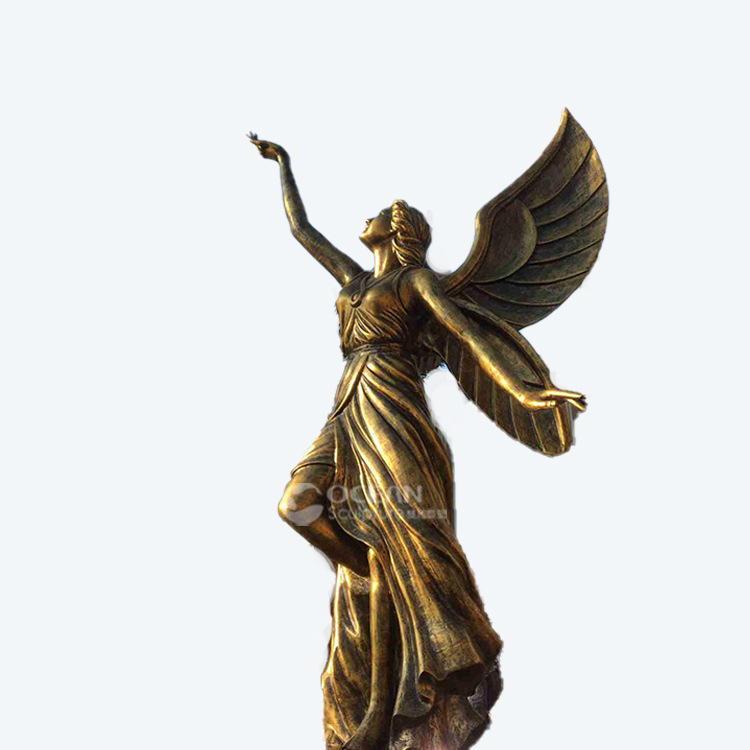 带翅膀的女人雕塑图片