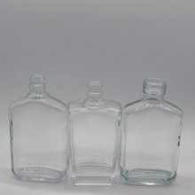 二两小酒瓶扁瓶100ml小酒瓶小白玻璃瓶江白酒瓶药酒瓶劲酒瓶