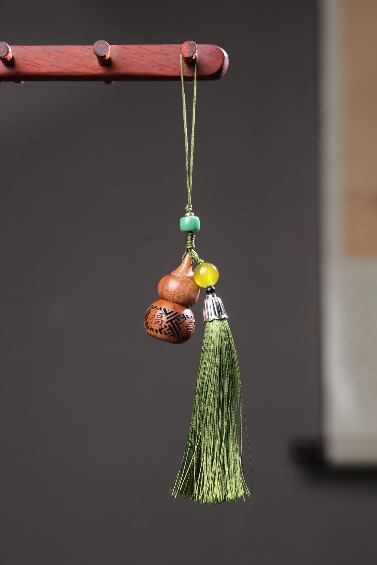 红瑰宝木雕镂空香囊球手机吊坠车载钥匙扣挂件女款时尚背包挂饰品